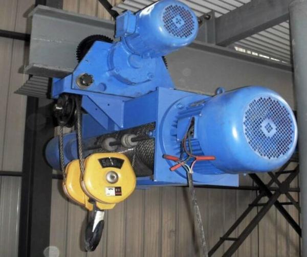 380V - 440V Voltage Electric Wire Rope Hoist Two Halves Rope Guider Ensuring Easy Accessibility