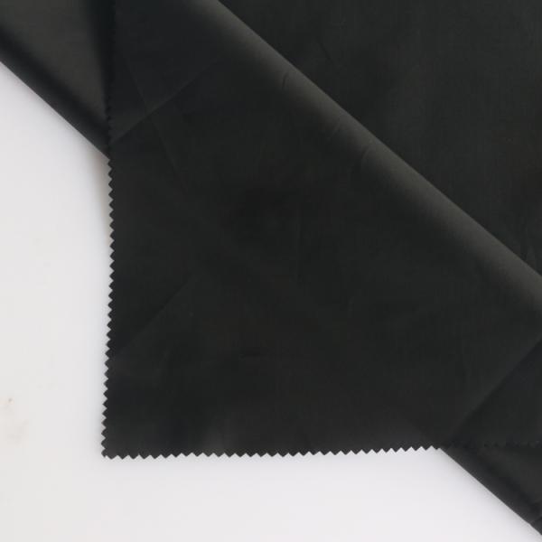 Making fabrics for casual wear sportswear and children's wear for LINING Sustainable fabrics 100% RPET taffeta factory