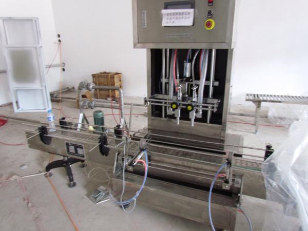 Four Heads Edible Oil Filling Machine , 1.5-5 L Folding Liquid Filling Machine