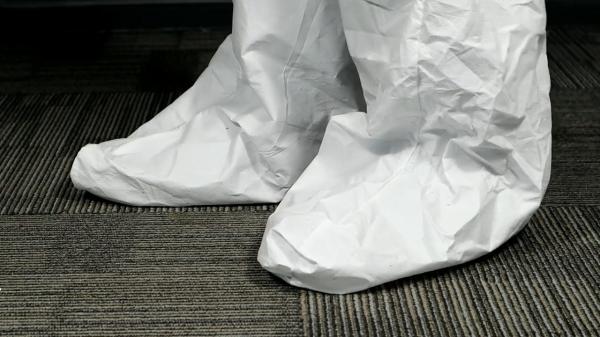 Breathable Impervious Non Woven Boot Cover Plastic Boot Covers Disposable 43gsm Micro-Porous Upper Material