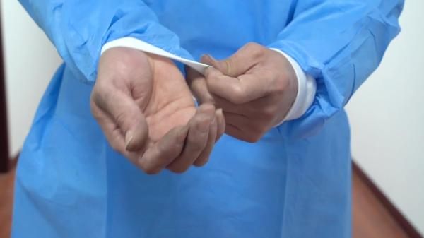 Disposable Nonwoven 3 Layers SMS Isolation Gown Waterproof Factory Direct Price Surgical Gown Hospital Wearing Uniform