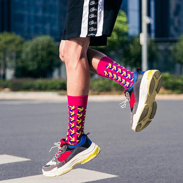 Fashion Trend Non Slip Calf Socks Street Hip Hop Skateboard Cartoon Casual Mid Calf Socks Men Crew Sports Socks