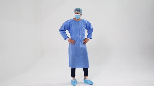 S&J Disposable Nonwoven SMS Surgical Gown Isolation Gown 3-Layer Laminated Lace Tied on Back One Piece EN 13795-1 Standard