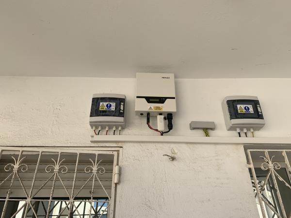 Factory Direct Sale Wholesale Top Brand On Grid Inverter Luminous For Solar And Wind