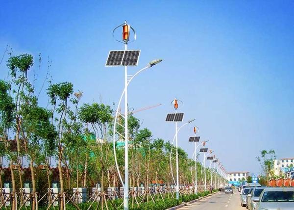 Professional Solar And Wind Powered Street Lights 200W Solar Panels Long Service Life