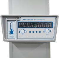 Caminhada sem contato do teste rápido através do detector de metais com sensor de temperatura
