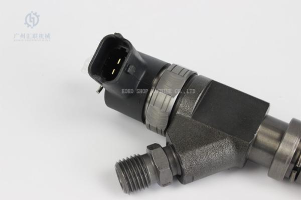 SK130 SK140-8 Excavator Engine Injector 0445120126 Diesel Spare Parts