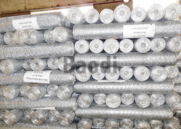 Corrosion Resistant Hexagonal Wire Mesh , Chicken Wire Garden Fence With Hexagonal Hole