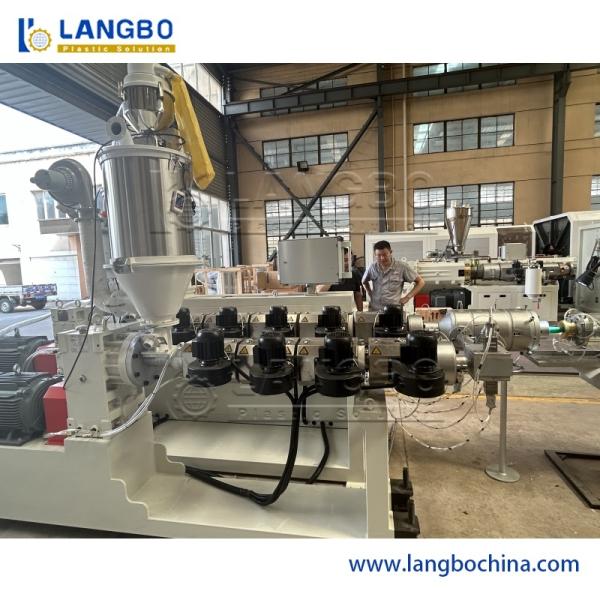 Ligne de production d'extrusion de tuyaux PPR Fabrication de tuyaux Ligne d'extrusion de tuyaux Extrudeuse Machine de fabrication de tuyaux