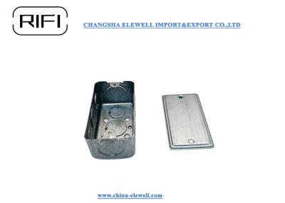 Caixa ISO de aço e metal de cor prateada com parafuso de terra levantado