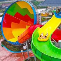 Super Trumpet Water Park, toboggan avec piscine pour adultes