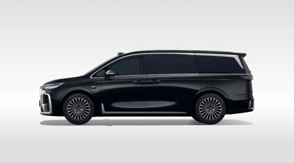 2026 Voyah Dreamer (Lantu Dreamer) with 800V high-voltage architecture, Huawei ADS 4 advanced driver assistance system, and 350 km pure electric range