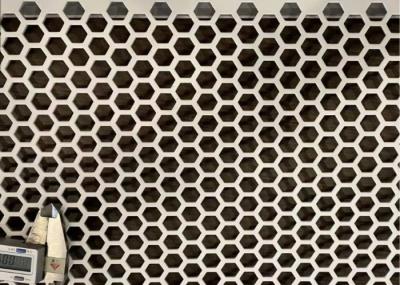 A galvanização sextavada perfurou Mesh Decoration Construction Material de aço inoxidável