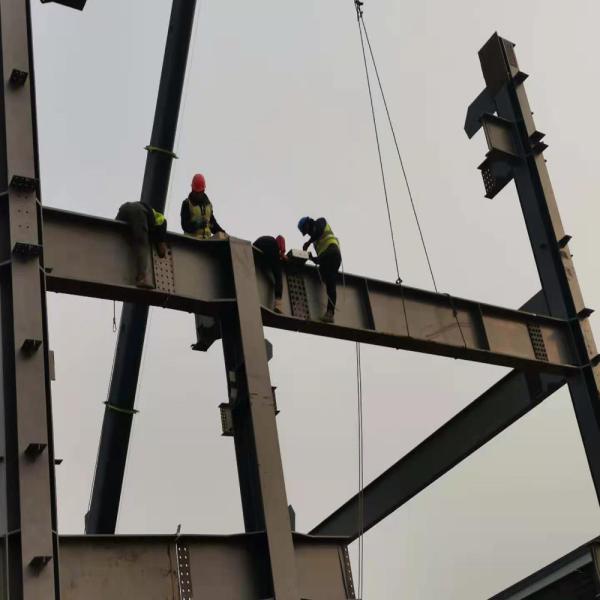 Construction de bâtiments industriels préfabriqués en acier