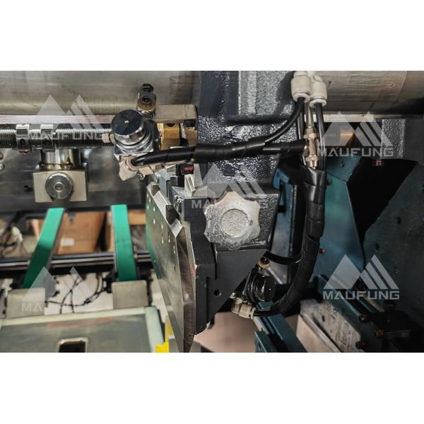 Automatic Three Knife Trimmer Machine Janpanese Keyance PLC Control System Scalable Docking ISM System