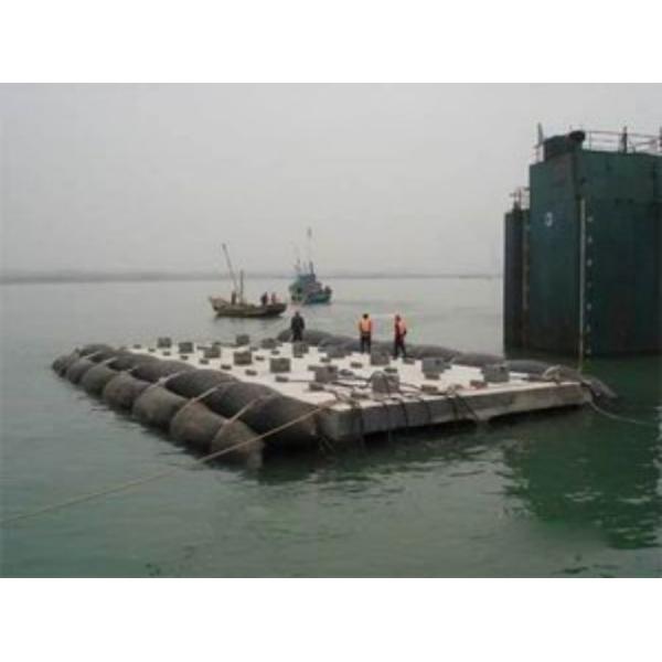 Стыкующ воздушную подушку корабля резиновую спасите плавая запуская пневматическую воздушную подушку