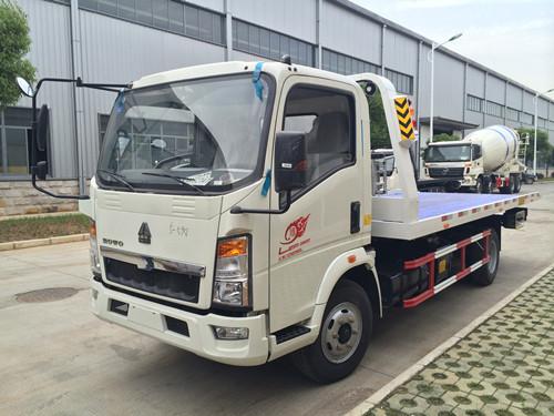 Mini  Howo 4 x 2  Light Duty Commercial Trucks , 5t Towing Wrecker Truck/broken vhicles carrier