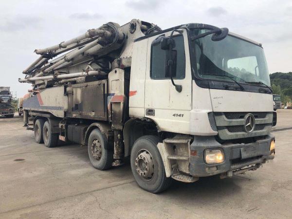 White Used Zoomlion Concrete Pump Truck 52m 4 Axles Euro3 14.256L