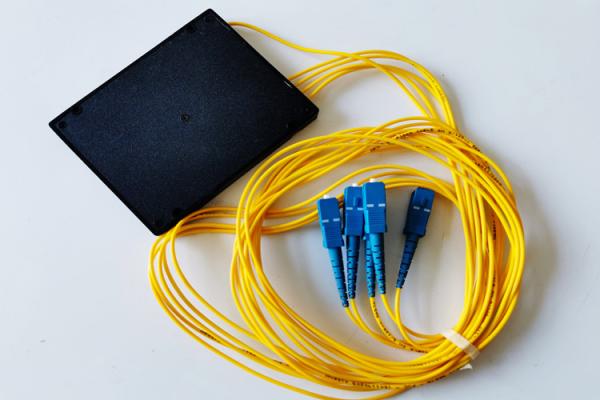 Wdm Fiber Splitter 1X4 SC UPC FTTX High Reliability /Excellent Stability