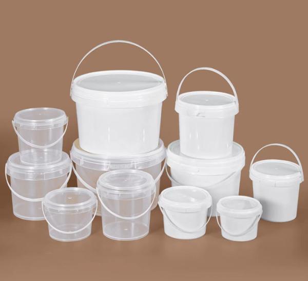 Balde de plástico transparente e durável personalizável com superfície lisa e espessuras variáveis