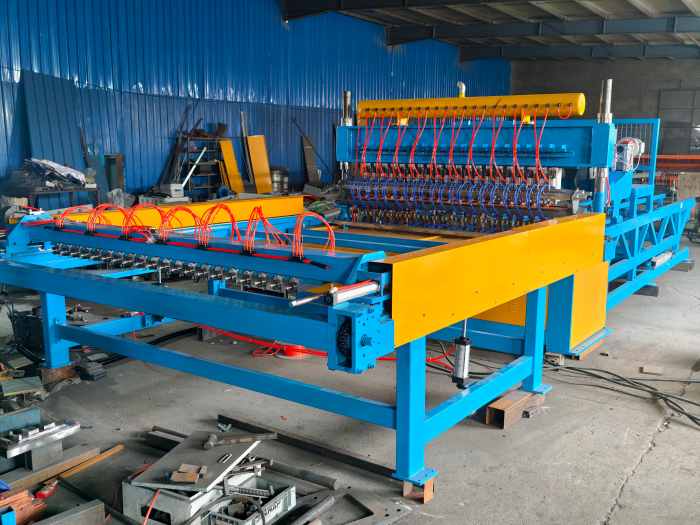 Rebar Size 4-8mm Pneumatic Welding 6m length Wire Mesh Welding Machine