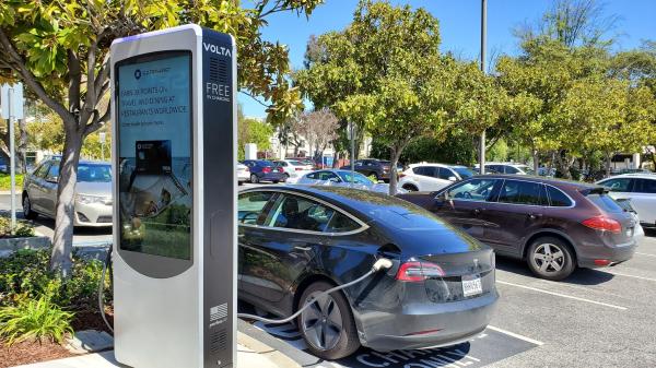 Estações de 43 polegadas ao ar livre Exibição de sinalização digital à prova d'água LCD Carro elétrico Carregamento de carregamento Estação de carregamento de veículos ao ar livre Quiosque