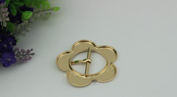 Design simple 32 mm light gold large flower belt buckle pin buckle bag cover head decoration for clothing hardware