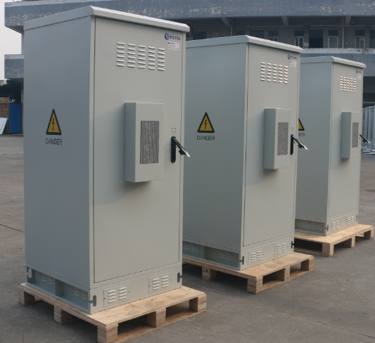 Гальванизированное стальное на открытом воздухе приложение 32U оборудования изолировало анти- корозию шкаф шкафа 19 дюймов