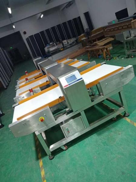 Detector de metais do transporte do SUS 304 para a indústria alimentar que processa com 3 funções