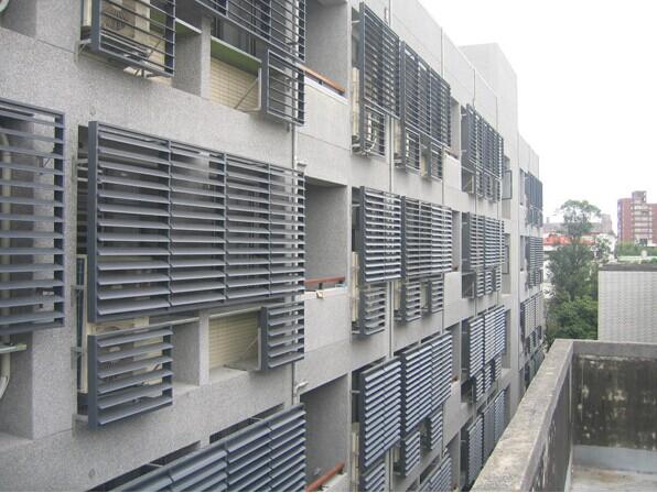 Внешние алюминиевые вентиляционные люверы Вертикальная алюминиевая люверная крыша