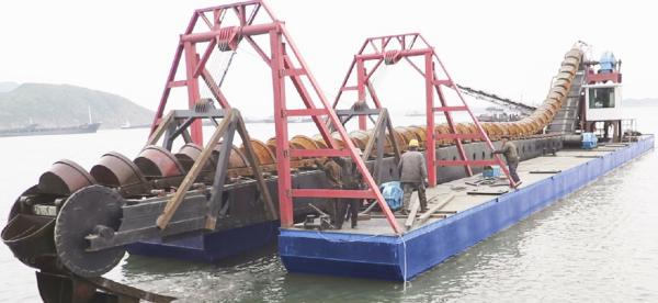 Customized Bucket Chain Dredger 250 Cubic Meter Per Hour 1-25m Dredging Depth