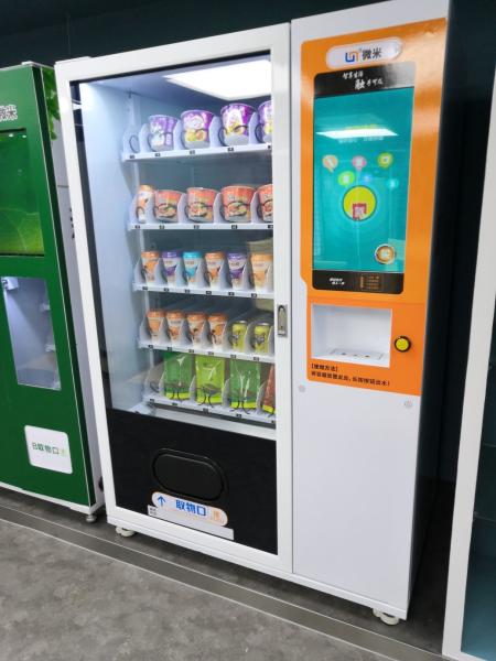 Máquina de venda automática em vender esperto do macarronete da água quente das máquinas de venda automática do alimento de petisco dos macarronetes de copo de Malásia