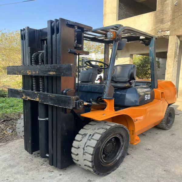 Secondhand FD50 Toyota Diesel Forklift Dealer 5 Ton Maximum lifting height 4.5m