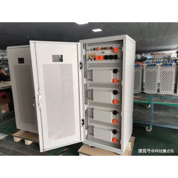 Stainless Steel Shell Data Center Distribution Cabinet with Tempered Glass Door and 19 Inch Size