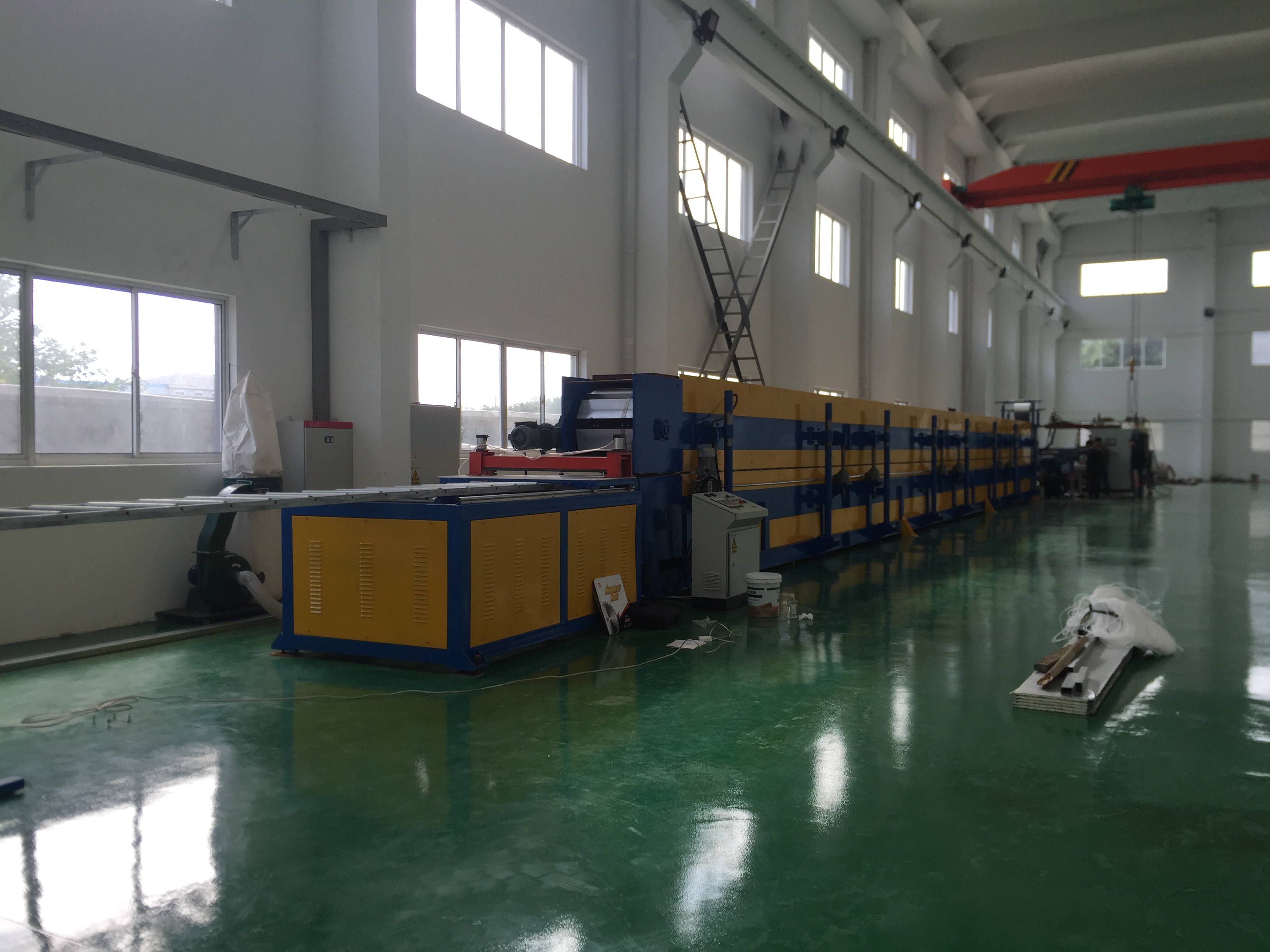 Автоматически пробивая крен двери шторки PU формируя впрыску 24 * 0,6 * 0.9m машины плоскую
