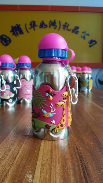 OEM/ODM Factory Supply Custom china sports water bottle with sicilone rubber pvc cover