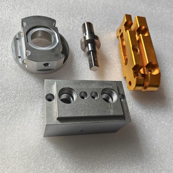 Service de traitement des pièces d'aluminium sur mesure
