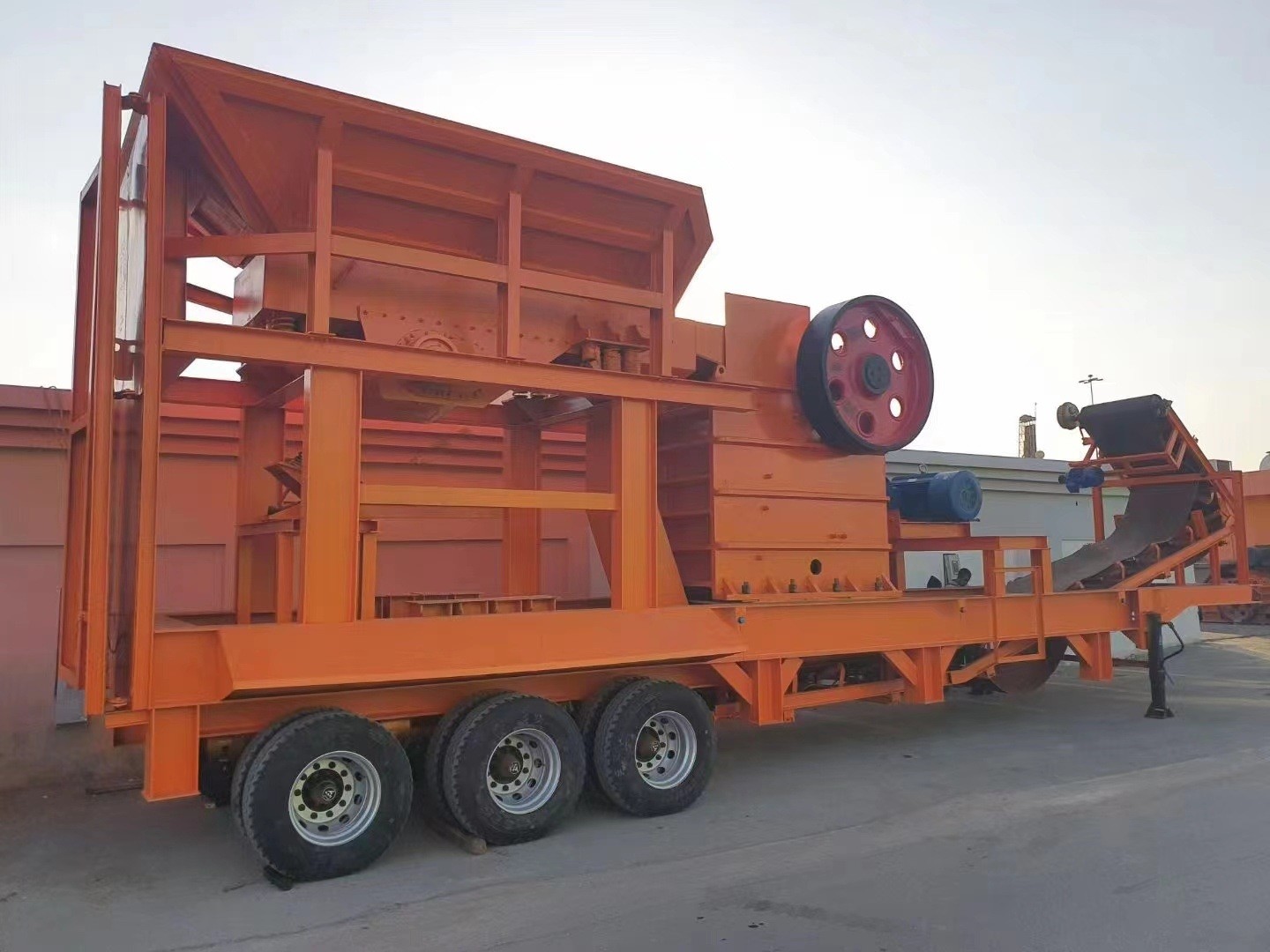 Comprehensive YBE69 Automatic Production Line for Mining Quarry Mobile Crushing Station