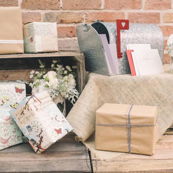 Настроенный логотип Американский стиль свадьба почтовый ящик почтовый ящик карточки ящик металлический с красным флагом сердца