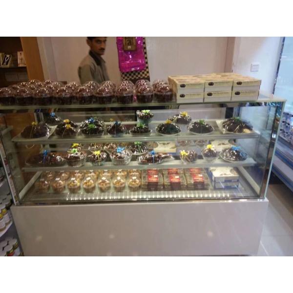Double Arc glass Commercial Cake Display Freezer With Convenient Casters