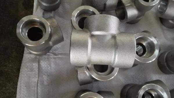 Metal Duplex Stainless Steel Pipe Fittings ASTM A182 F51 S31803 S32205 Elbow Tee Cross Pipe Cap