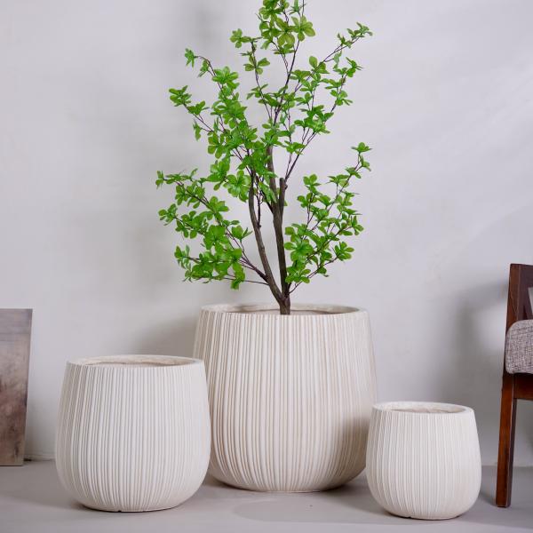 Grand pot de fleurs moderne et vitré avec un design Atlantique luxueux pour la décoration intérieure dans la salle à manger et le salon, pour un usage quotidien