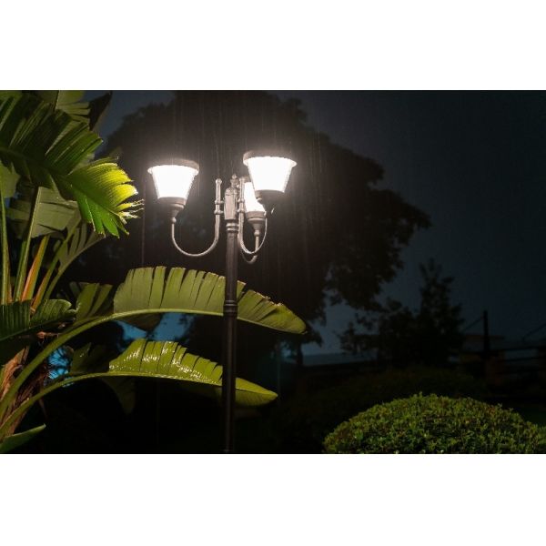 IP65 Waterproof Solar Garden Light with Dual Color Temperature (6000K/3000K) and LiFePO₄ 7000mAh Battery