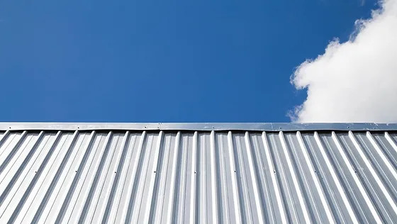 Минимальный регулярный шпингл 0,47 × 1200 Гальвалюмная стальная катушка 55% алюминиевого цинка покрытая стальная катушка для гофрированной металлической плитки