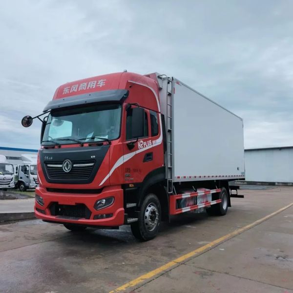 Dongfeng 6X4 Tractor with 40ton-50ton Transport Freezer Trailer Refrigerator
