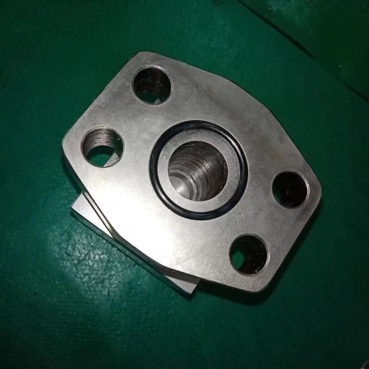 New Main Oil Pump Flange Joint and Joint Assembly for Concrete Pump Truck Parts with 1 Year Warranty