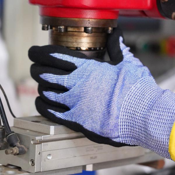 Logo Custom A6 Cut Resistant Gloves With Sandy Nitrile Coating / Touchscreen Compatibility