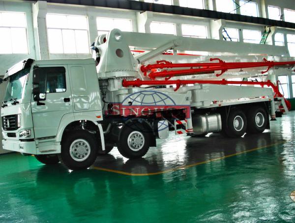 8x4 HOWO Truck Chassis Concrete Boom Truck , 48 / 52m Concrete Boom Pump Truck