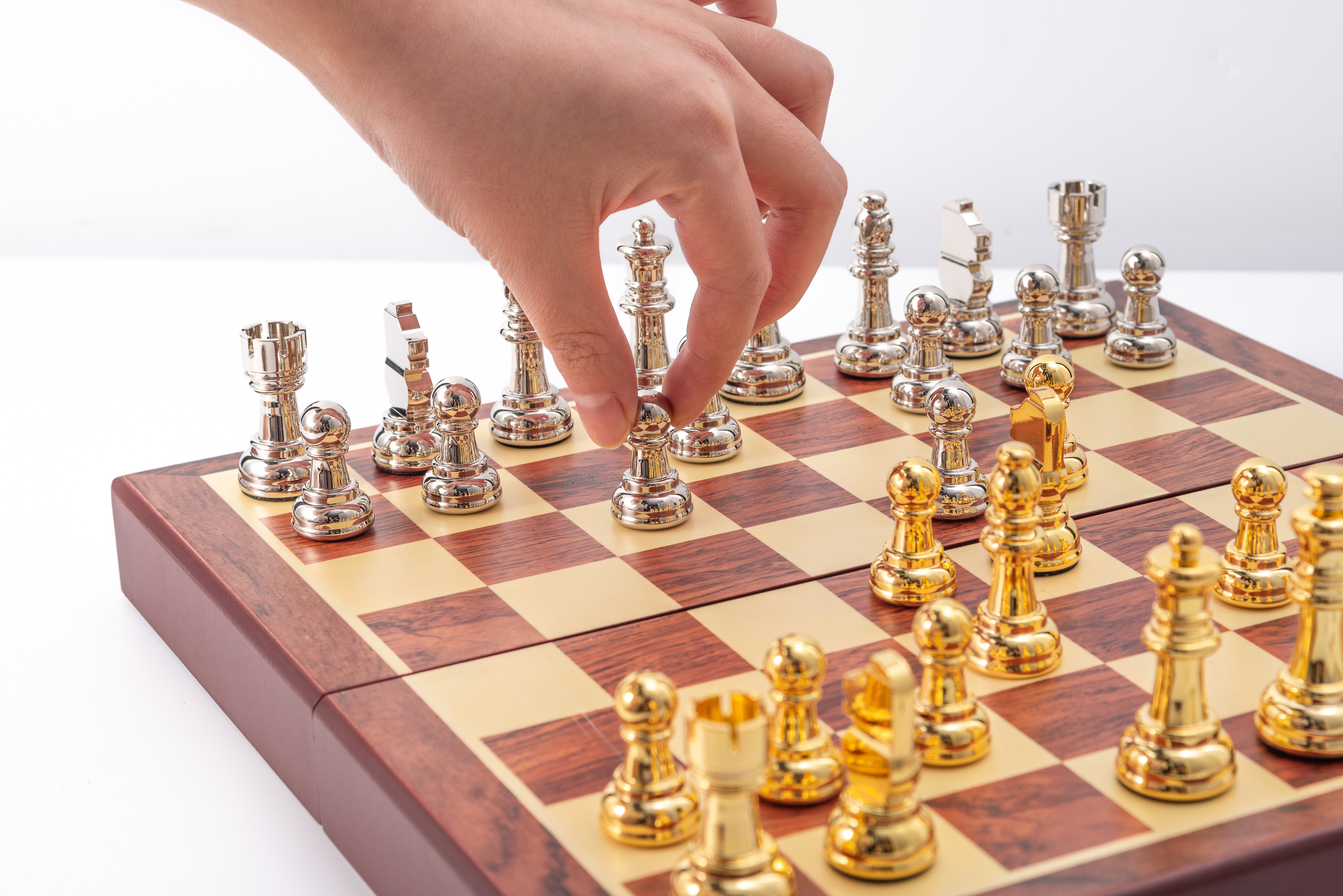 Portable Metal Chess Set with Durable Aluminum Alloy and Foldable Design for Travel and Home Entertainment