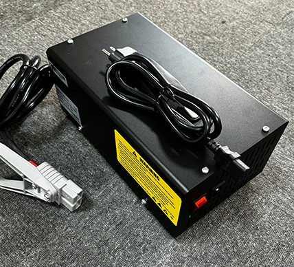 ESCHシリーズ 24V 30A バッテリー充電器 高周波充電器 240v 1PHASEフォークリフト バッテリー充電器